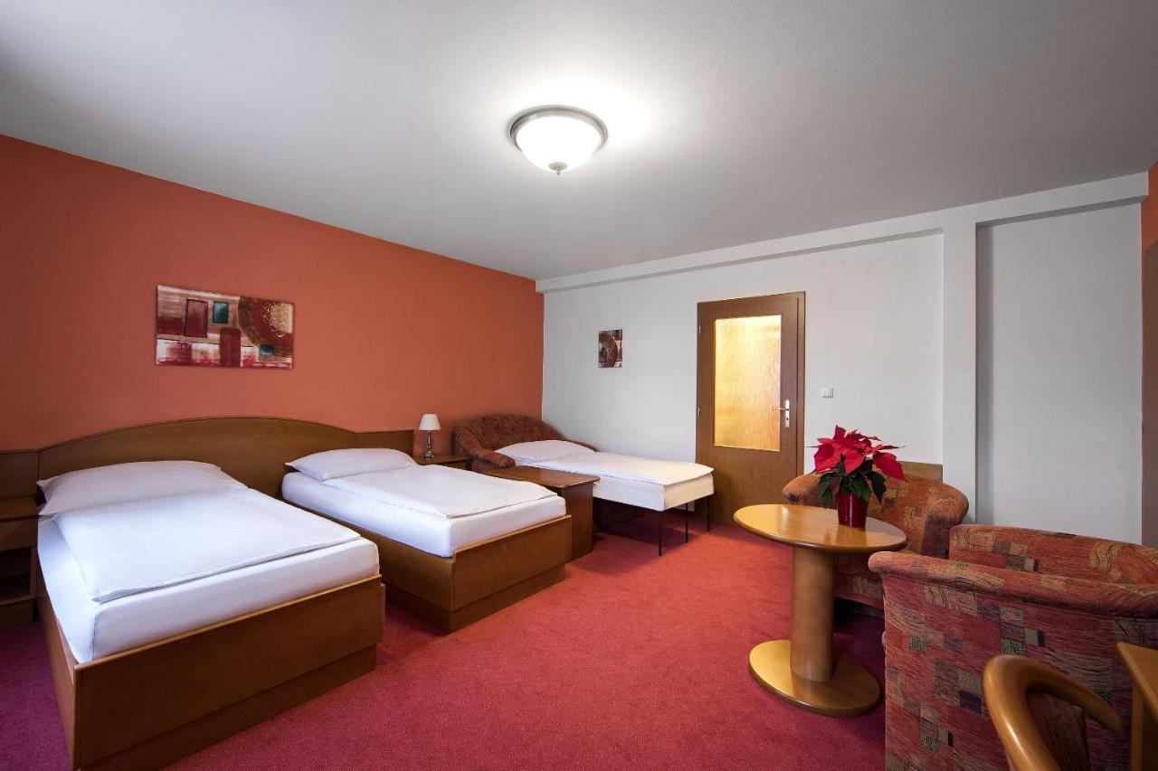 Attic Hotel Praga Exterior foto