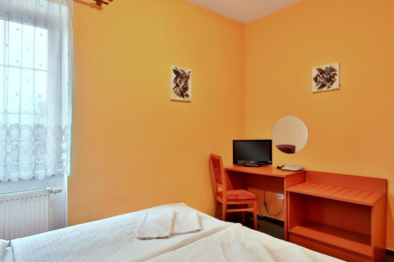 Attic Hotel Praga Exterior foto